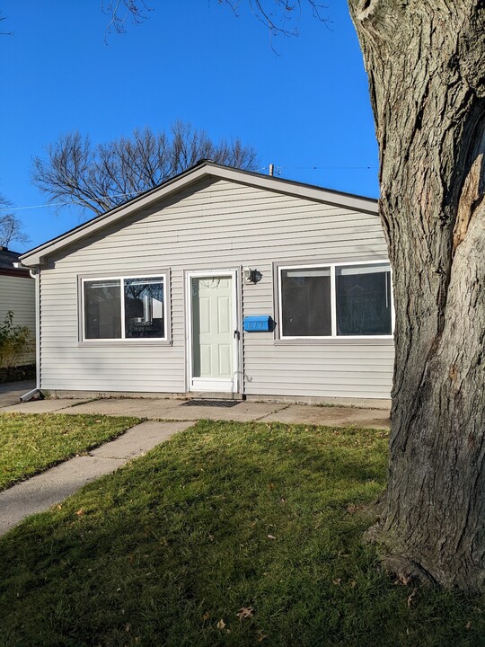 612 W Hudson Ave in Madison Heights, MI - Building Photo