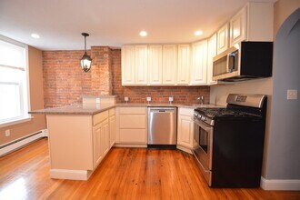 98 Emerson St in Boston, MA - Building Photo - Building Photo