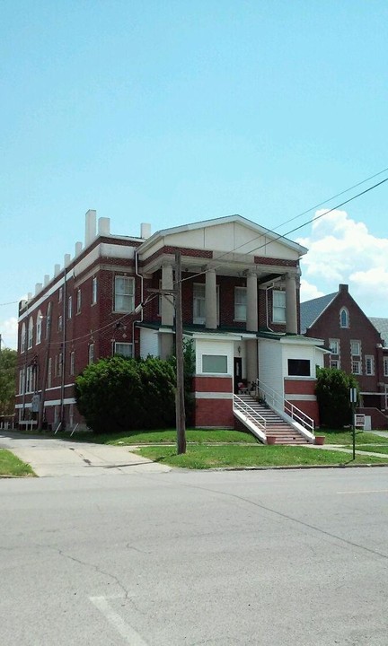 14 N Washington St in Du Quoin, IL - Building Photo