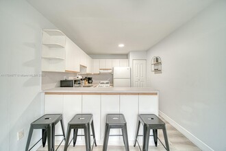 7620 SW 21st St in Miami, FL - Building Photo - Building Photo