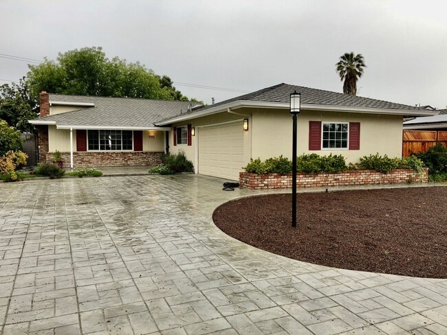 property at 1085 Longfellow Ave