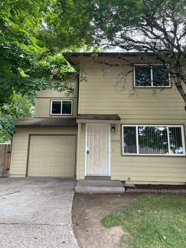 property at 4932-4942 Elkhorn Ct SE