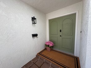 8105 Tiara St in Ventura, CA - Building Photo - Building Photo
