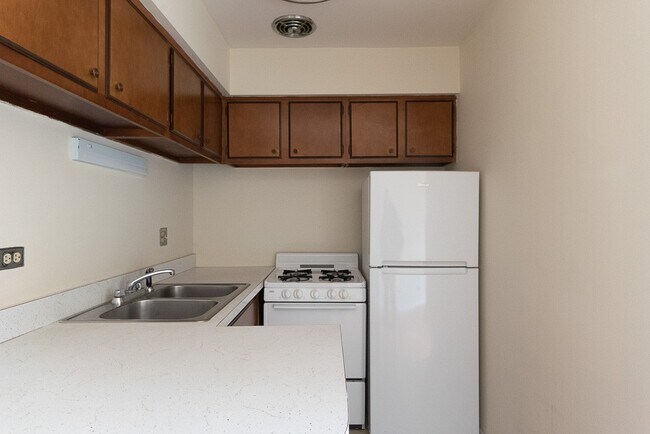 650 W Wrightwood Ave, Unit A00C