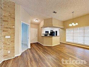 6839 Raintree Forest in San Antonio, TX - Building Photo - Building Photo