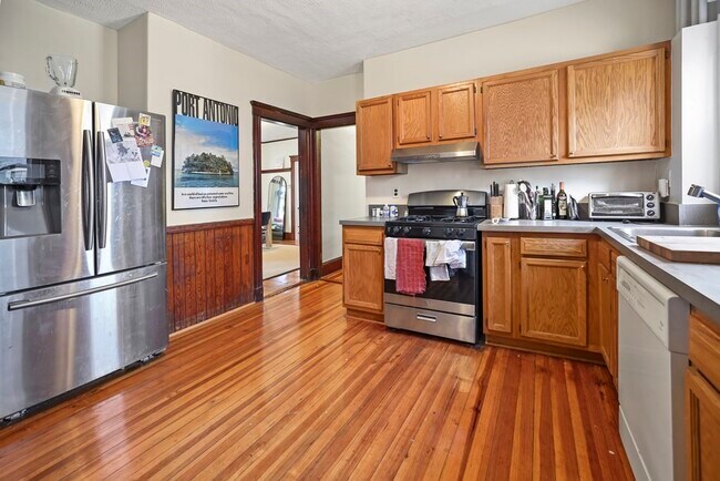 822 Centre St, Unit 3 in Boston, MA - Building Photo - Building Photo