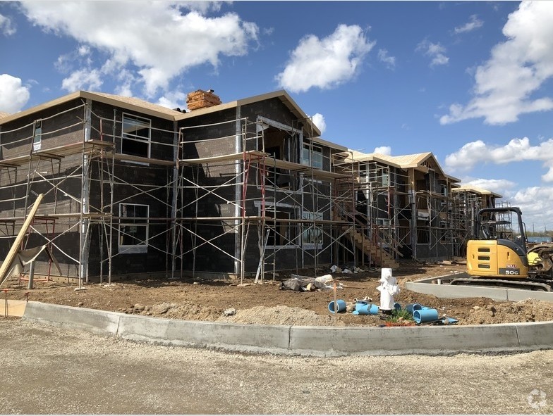 The Mesa at Laguna Ridge in Elk Grove, CA - Building Photo