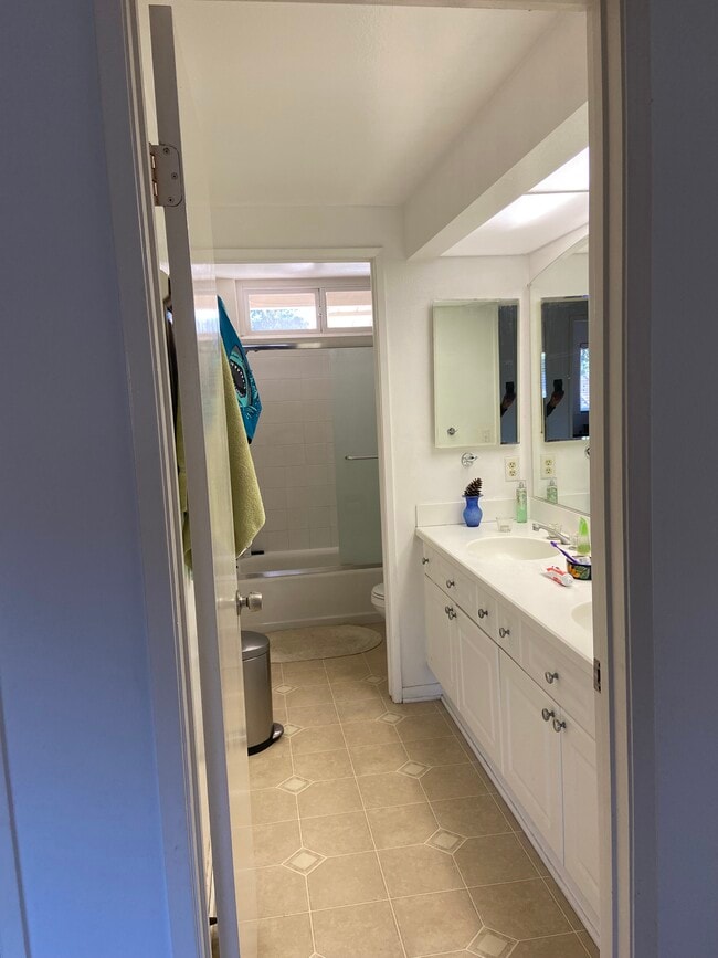 5 Sandpebble, Unit C15 in Irvine, CA - Building Photo - Building Photo