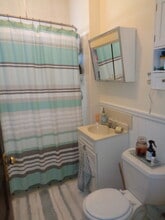 73 Grove St, Unit 3 in Belmont, MA - Foto de edificio - Building Photo