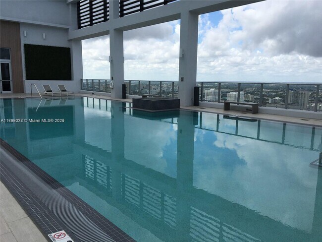151 SE 1st St, Unit 2206 in Miami, FL - Building Photo - Building Photo