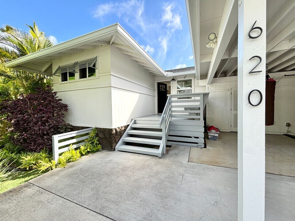 620 Hind Iuka Dr in Honolulu, HI - Building Photo