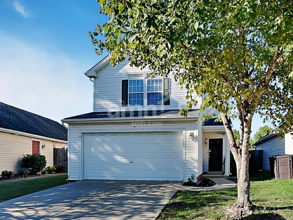 2615 River Meade Way in Nashville, TN - Foto de edificio