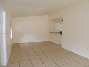 2225 Laura Ln in West Palm Beach, FL - Building Photo - Building Photo