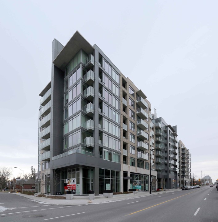 Q West in Ottawa, ON - Building Photo