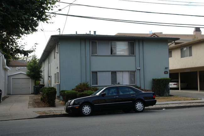 1229 Floribunda Ave in Burlingame, CA - Foto de edificio - Building Photo