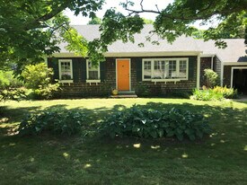 243 Gifford St in Falmouth, MA - Building Photo