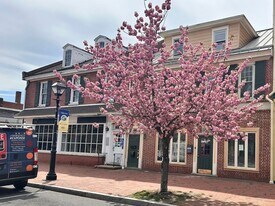 328 High St in Burlington, NJ - Building Photo