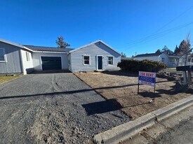 1026-1038 SW 17th St in Redmond, OR - Building Photo