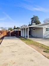 202 W Lynn Ave in Tulare, CA - Building Photo - Building Photo