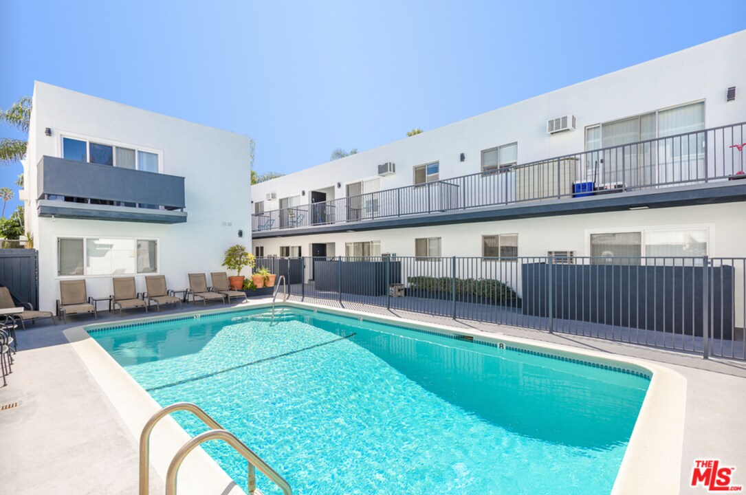 1261 Laurel Ave, Unit 08 in West Hollywood, CA - Building Photo