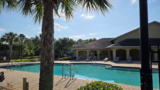 4955 NW 21st St in Gainesville, FL - Foto de edificio - Building Photo