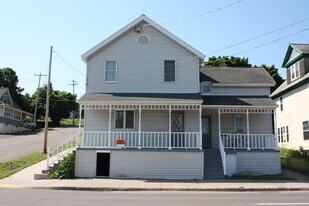 111 E Montezuma Ave in Houghton, MI - Building Photo