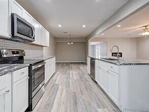 2612 W Houston Pl in Broken Arrow, OK - Foto de edificio - Building Photo