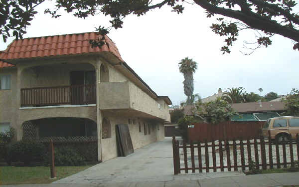 720 N Guadalupe Ave in Redondo Beach, CA - Foto de edificio