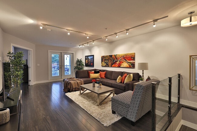 10154-10103 103 St NW