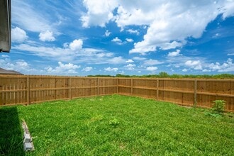 1010 Escondido Ln E in Harlingen, TX - Building Photo - Building Photo