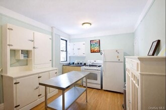 1080 Warburton Ave in Yonkers, NY - Building Photo - Building Photo