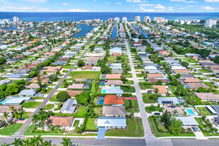 10683 6th St N in Naples, FL - Foto de edificio - Building Photo