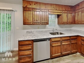 5782 Northfield Ct in Ellenwood, GA - Building Photo - Building Photo