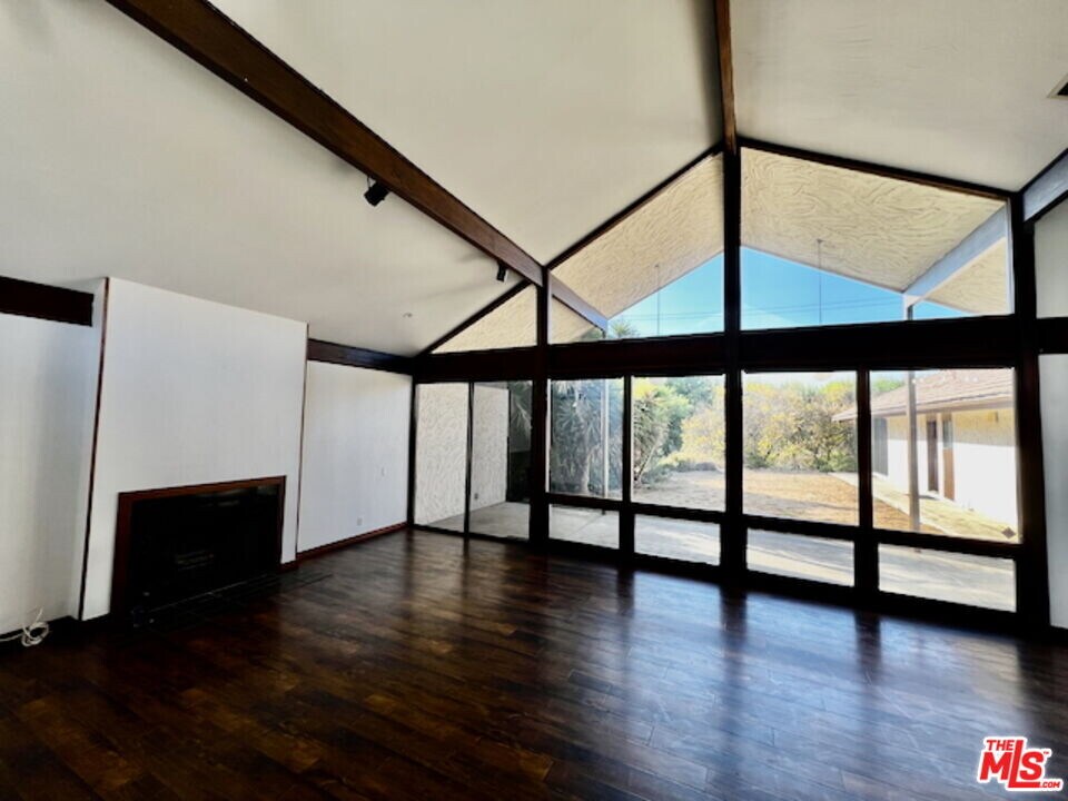1011 El Segundo Dr in Thousand Oaks, CA - Building Photo