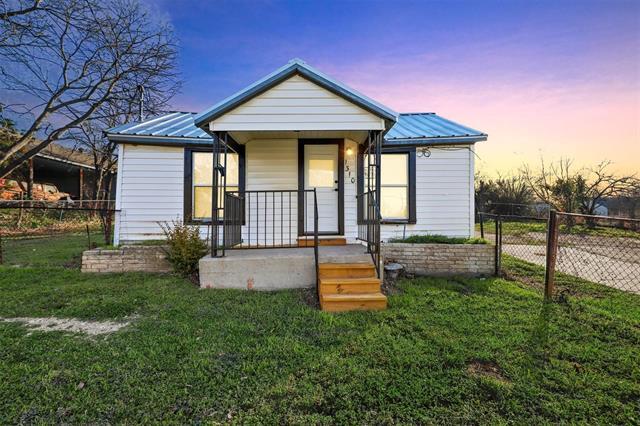 1310 N Rusk St in Weatherford, TX - Building Photo