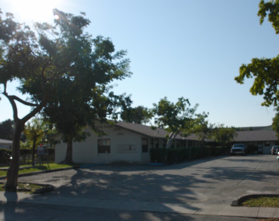 2310 Taylor St in Hollywood, FL - Building Photo