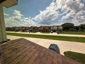 1115 E Park St in Sugar Land, TX - Building Photo - Building Photo