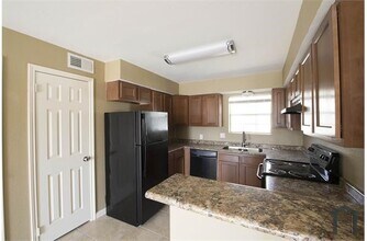 1500 Oleander in La Marque, TX - Building Photo - Building Photo