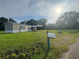 24560 Verneiul Ln in Ponchatoula, LA - Building Photo