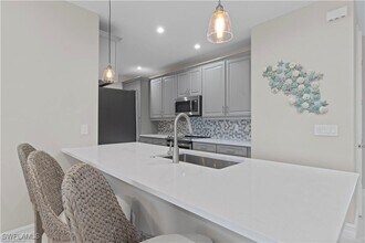 7556 Carnegie Way in Naples, FL - Building Photo - Building Photo