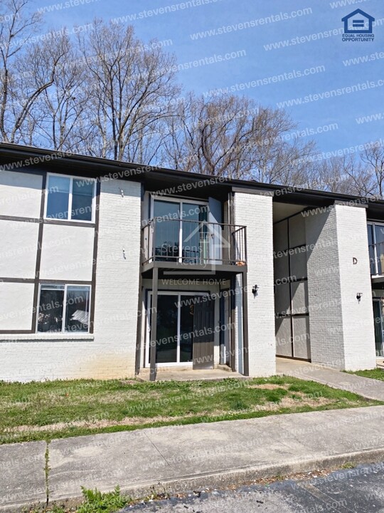 235 Vinewood Rd in McMinnville, TN - Building Photo