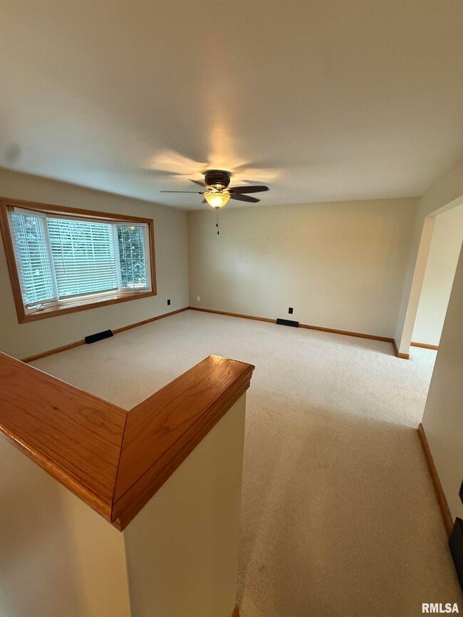 4155 Utica Ridge Rd in Bettendorf, IA - Building Photo - Building Photo
