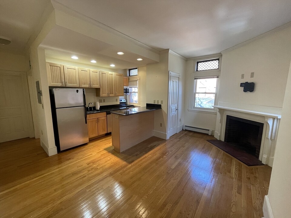 196 Commonwealth Ave, Unit #1 in Boston, MA - Building Photo