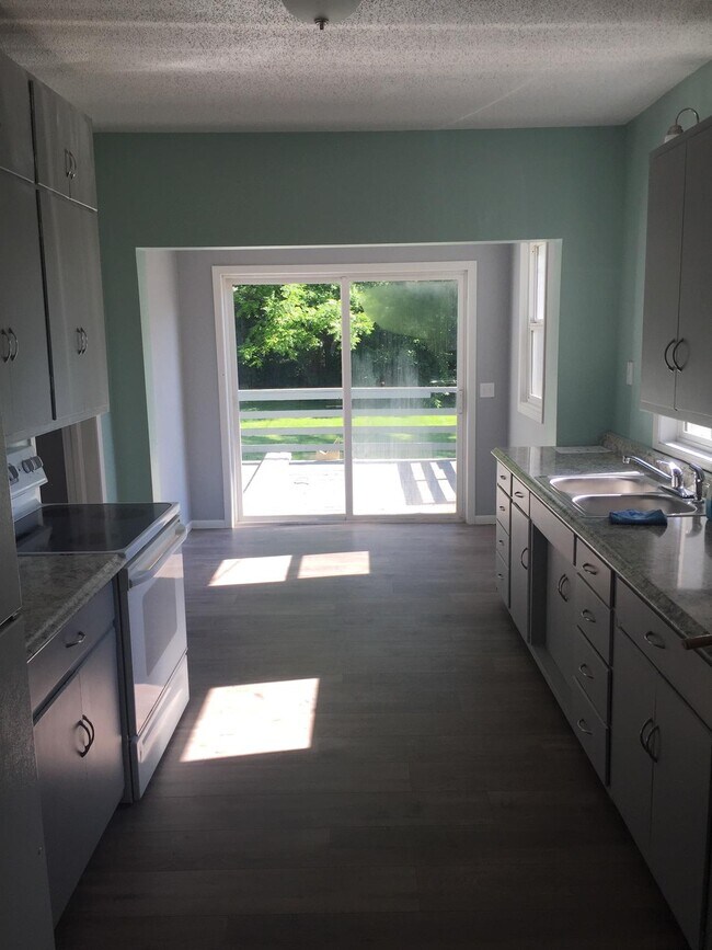 410 E Vasa Ave in Fergus Falls, MN - Building Photo - Building Photo