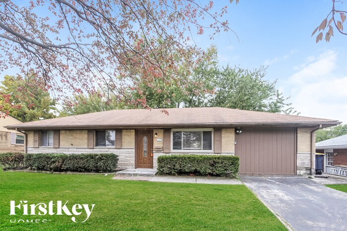 221 Grovewood Dr in Beech Grove, IN - Building Photo