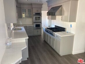 3654 Green Vista Dr in Los Angeles, CA - Building Photo - Building Photo