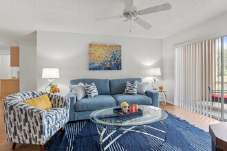 Bella Vista Apartments in Port St. Lucie, FL - Foto de edificio - Building Photo