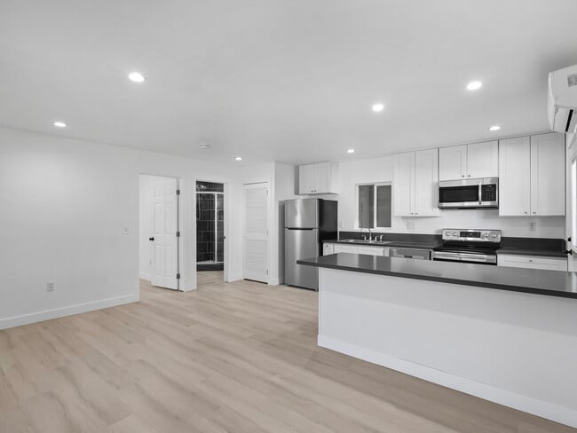 8828 Chimineas Ave in Northridge, CA - Building Photo - Building Photo