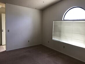 2121 Phlox Ave in Rosamond, CA - Building Photo - Building Photo