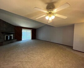 12735 E 39th St in Tulsa, OK - Foto de edificio - Building Photo